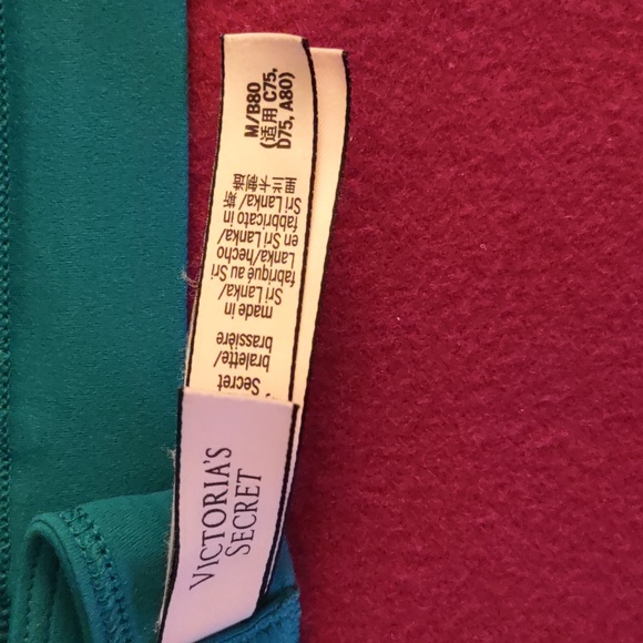 Bundle of Two Bras from Victoria's Secret size Medium - Picture 6 of 6